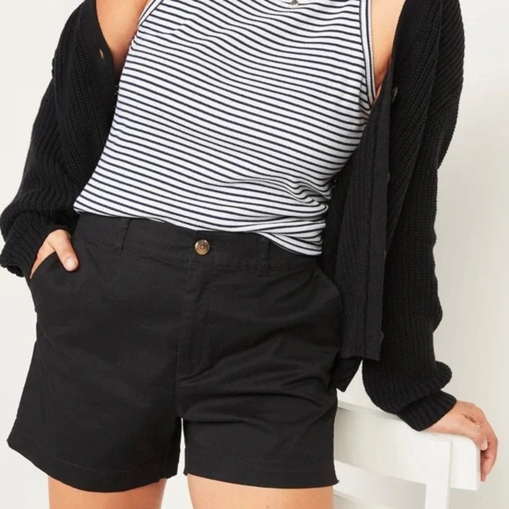 Old Navy Everyday Short Cotton Blend Stretch Mid-Rise 5 inch Inseam Black Shorts